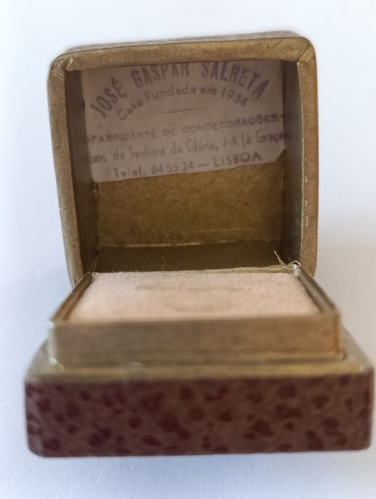 Antigo pin de lapela com brasão de armas "EPA"