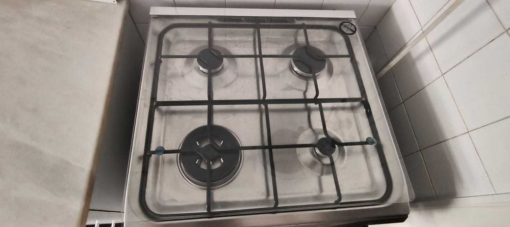 Forno eletrico e placa a gás Indesit