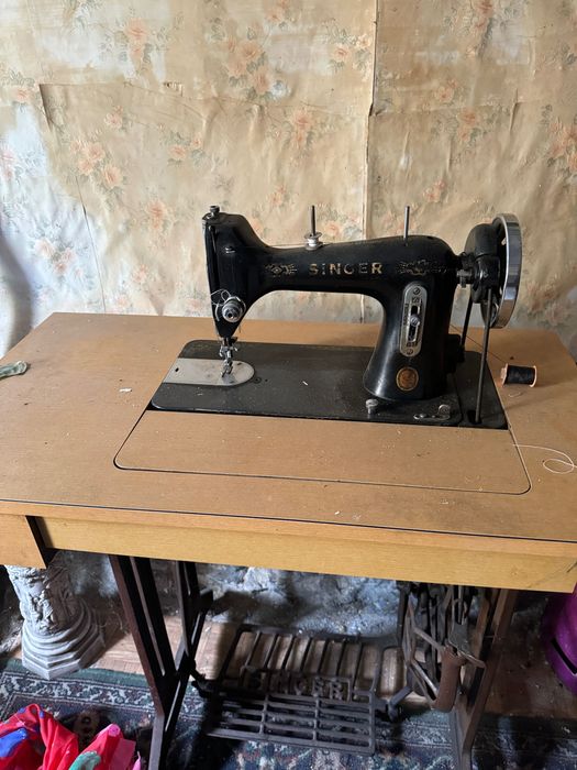 Máquina de costura Singer muito antiga
