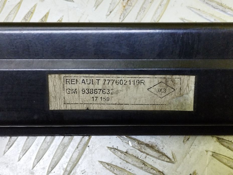 Напрямна зсувні двері Renault Trafic 3 Opel Vivaro Трафик Виваро Т3