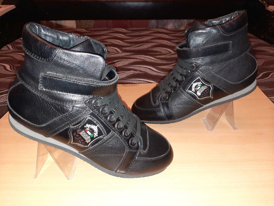 Продам кроссовки