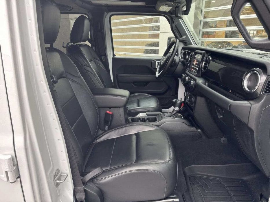 Jeep Wrangler Unlimited Sahara      2020