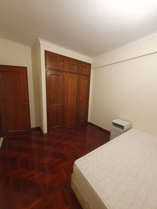 Alugo quarto individual com contrato