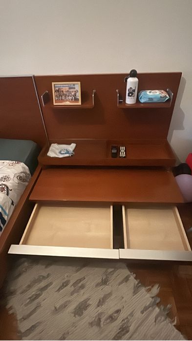 Cama de Casal de cerejeira em bom Estado