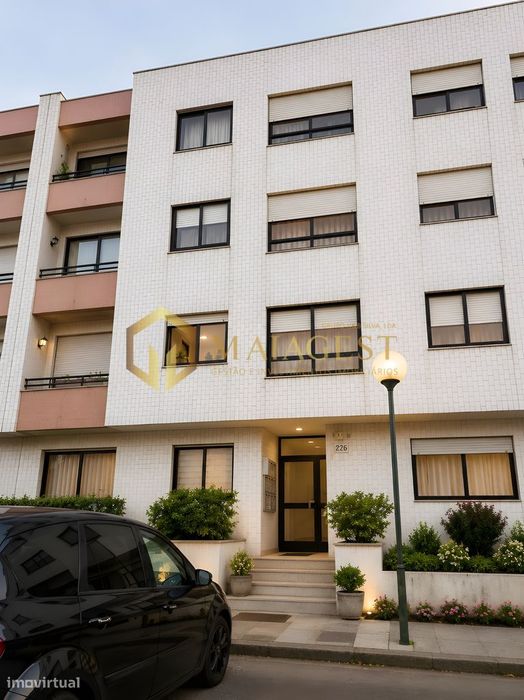 Apartamento T3 Renovado com Varandas em Santa Maria de Lamas