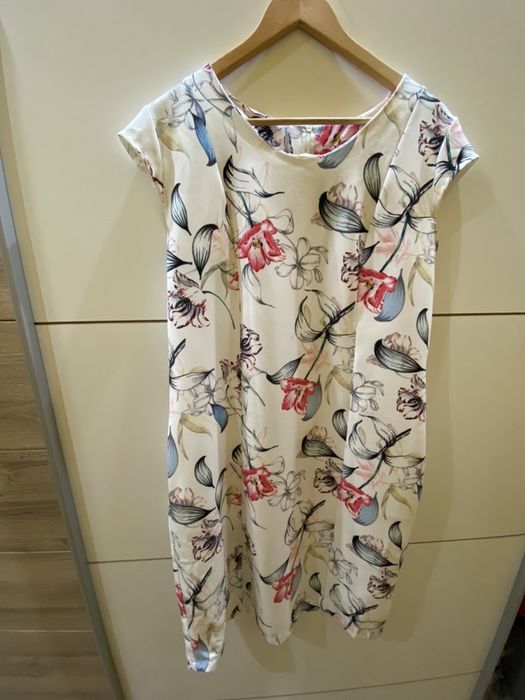 Sukienka kwiaty 44