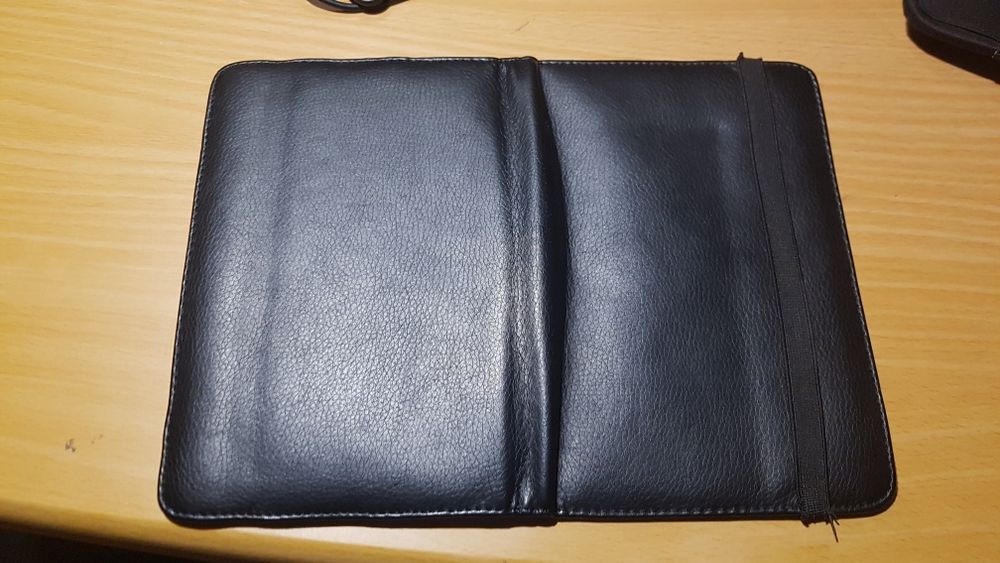 Duas capas de tablet universais