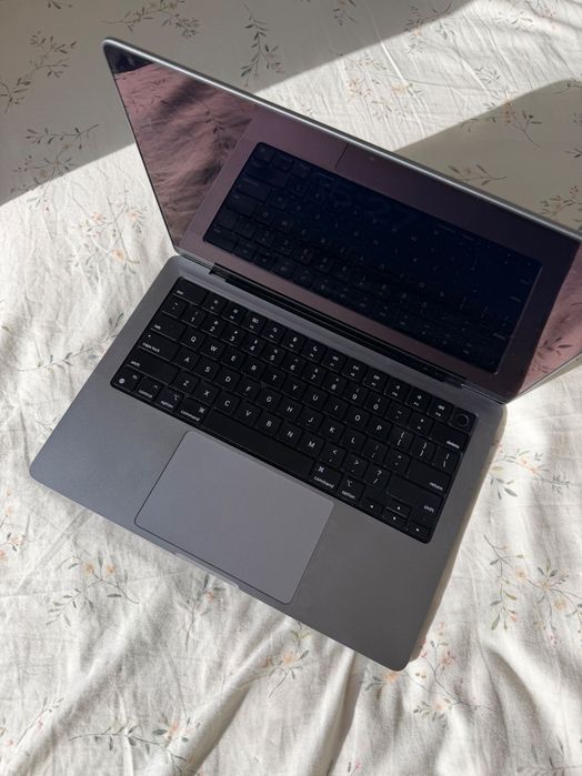 MacBook Pro 14” - M2 Pro 2023 / 32 GB RAM / 1TB SSD