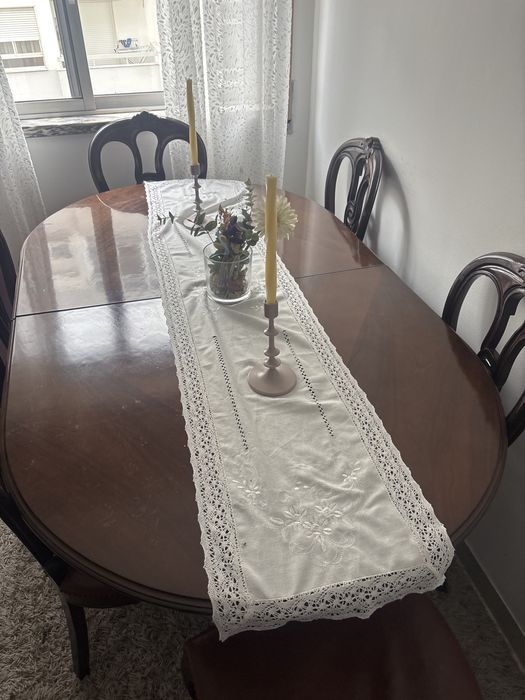 Mesa de madeira + 6 cadeiras