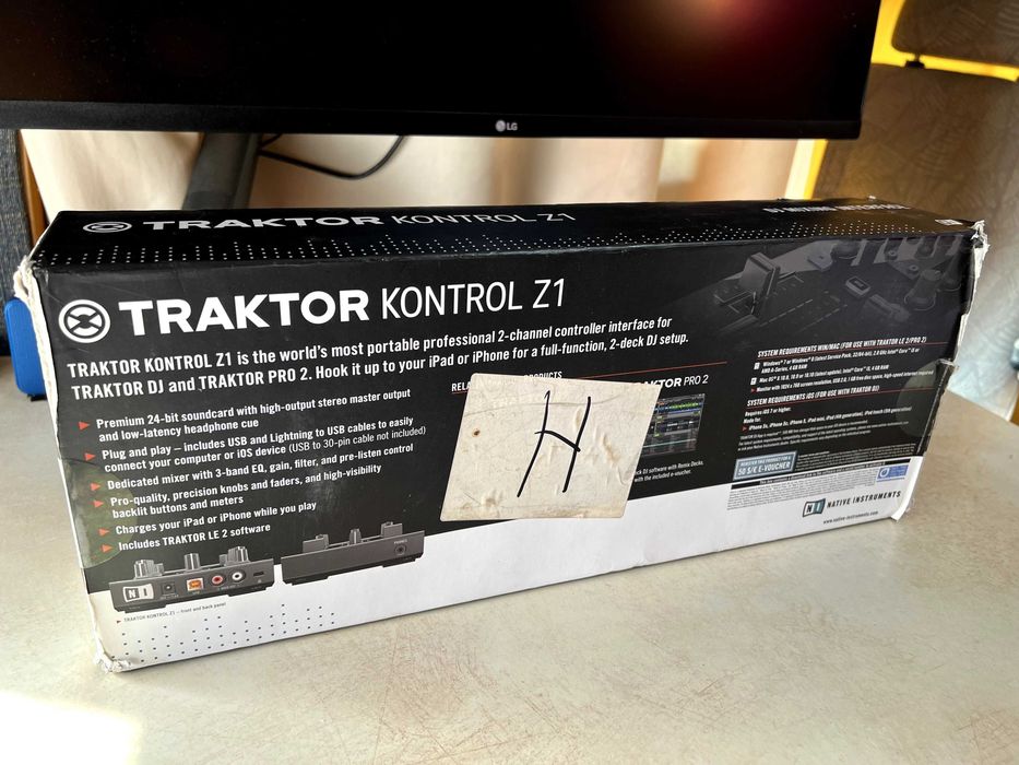 Traktor Kontrol Z1 DJ Mixer (iPad & PC/Mac) + Box & Power Supply and USB Cable (I speak English)