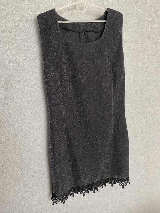 Сукня без рукавів з блискітками