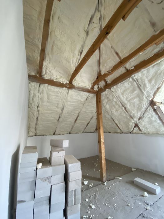 Утеплення пінополіуретаном. Утеплення даху, мансарди. Поліуретаном.