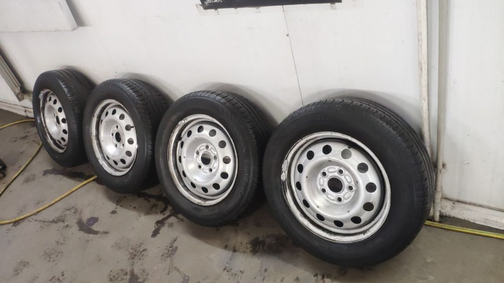 R15 диски з шинами на гольфа