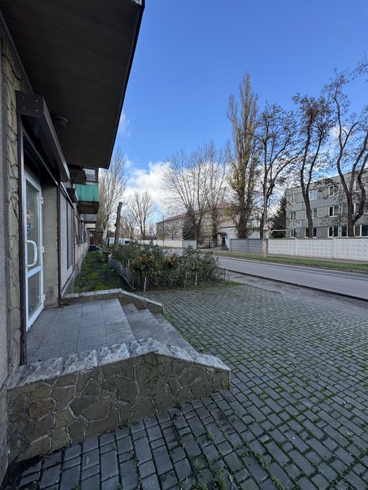 Орерда приміщення 72,3 м.кв, червона лінія, фасад