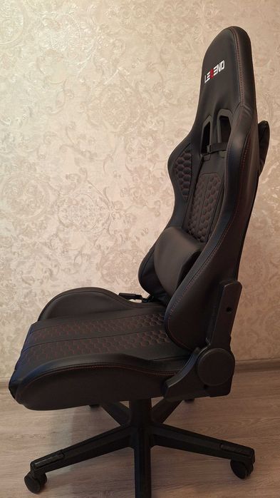 Геймерське крісло NIBE від LEGEND