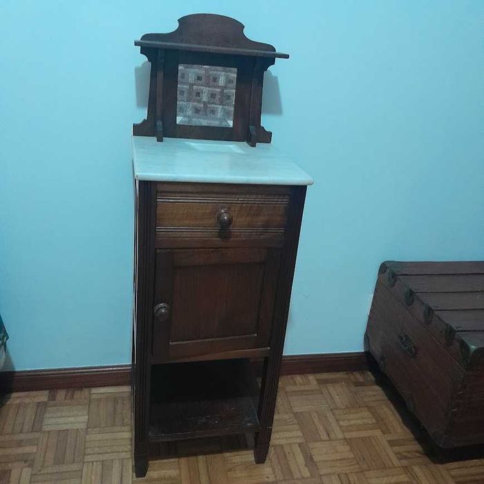 Mesinha de Cabeceira em Castanho