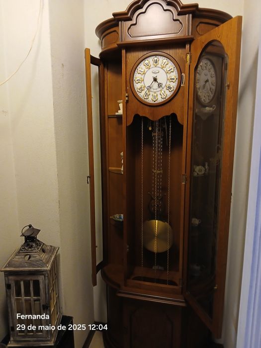 Móvel de sala - relógio Arauto com pesos e pêndulo,