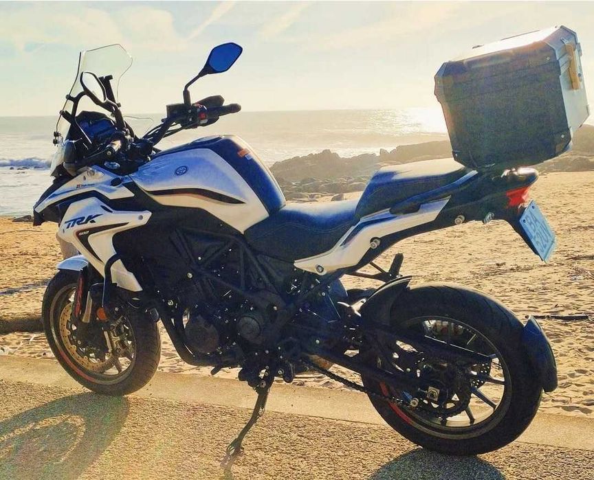 Vendo minha benelli trk 502 bom estado  revisões feitas mota em muito bom estado
