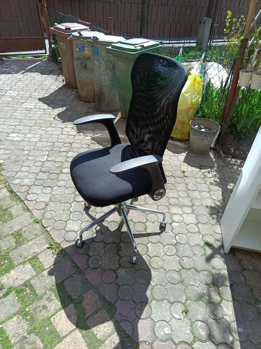 Krzesło biurowe  regulowane