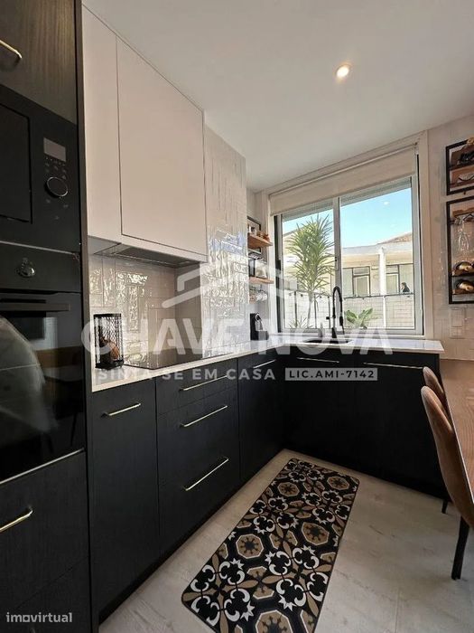 Apartamento T1 com terraço de 35 m2 em Leça da Palmeira