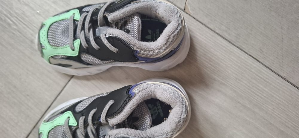 Buty dziecięce wsuwane adidas