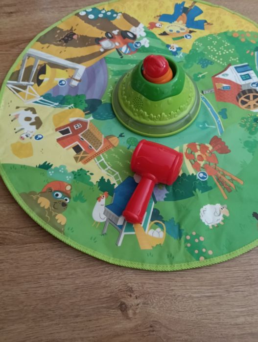 Tapete interativo com toupeira saltitona