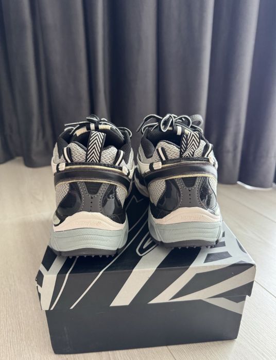 Off White Be Right Back