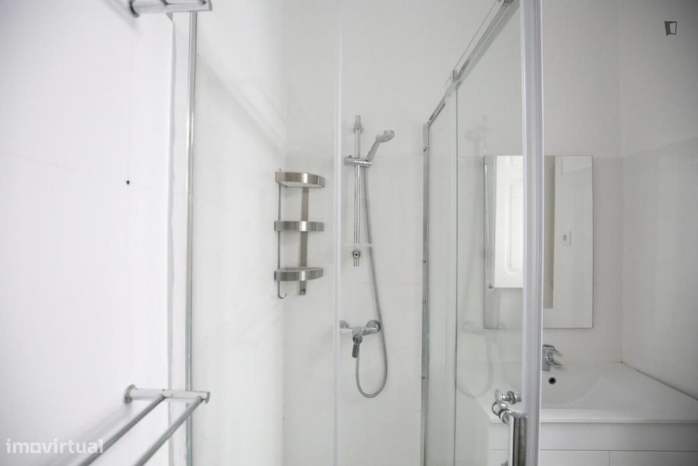 Quarto - localizado em Arroios Lisbon