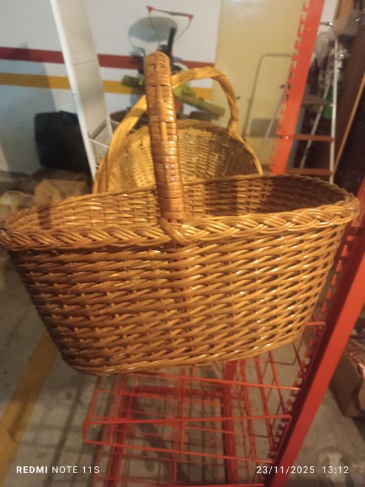 Vendo 2 cestos em verga artesanal como NOVOS