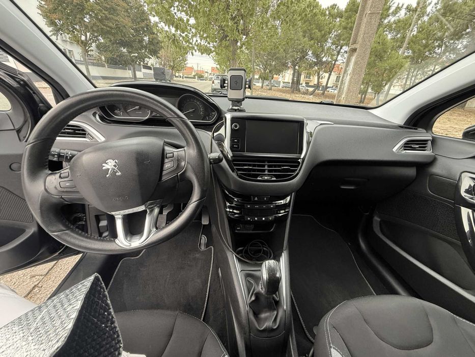 Carro Peugeot 208 1.4 HDI Allure 68cv negociavel excelente estado — photo 2