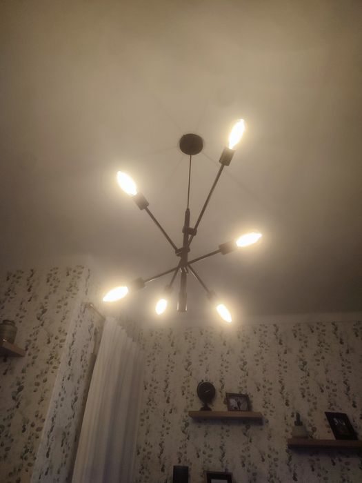 Candeeiro de teto em metal preto com 6 lâmpadas Led amarelas