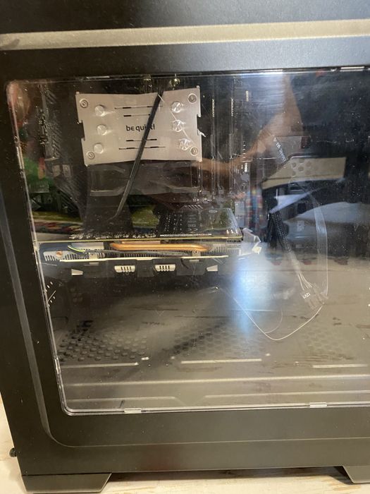 Компʼютер в доброму стані, монітор з клавіатурою у комплекті