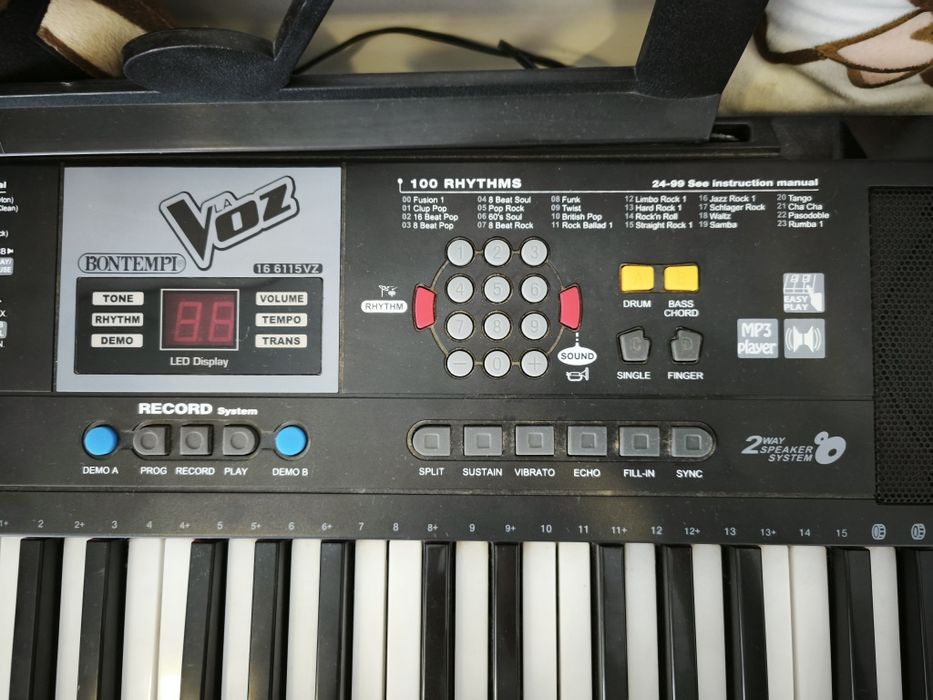 Vendo teclado/piano digital Bontempi 16 6125vz com suporte