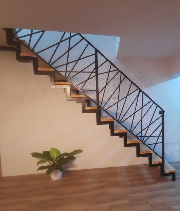 Balustrady nierdzewne schodowe tarasowe