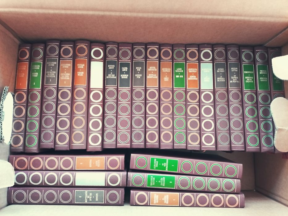 Coleção de 25 livros de contos e novelas