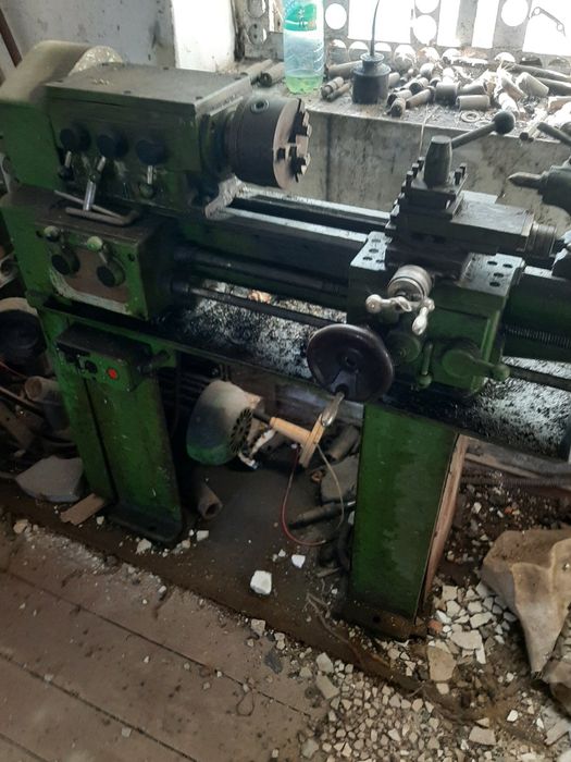 Токарный станок в нормальном рабочем состоянии