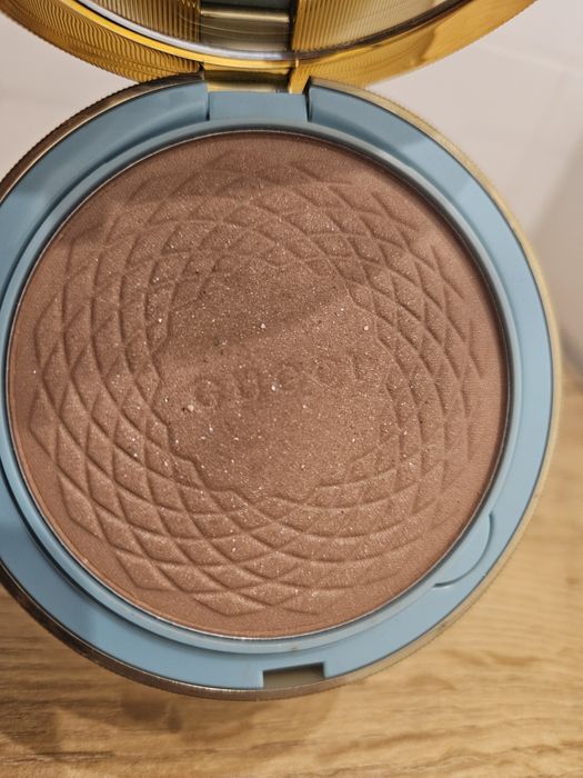 GUCCI  bronzing powder 02 Bronzer