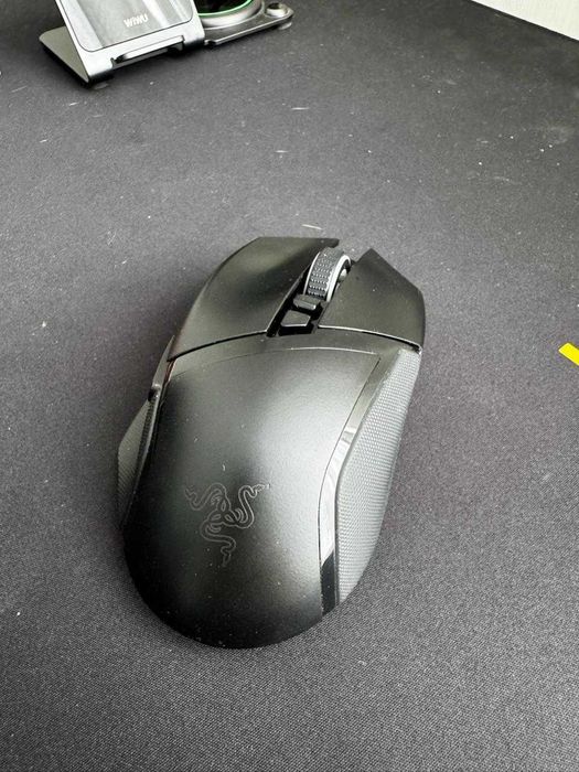 Продам мишку з док станцією Razer Basilisk Ultimate HyperSpeed