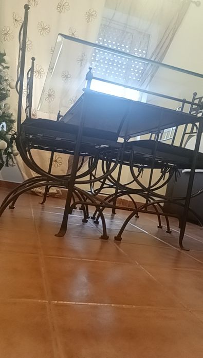 Conjunto Mesa e Cadeiras completo