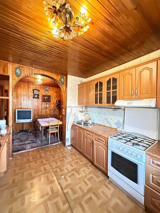 Продам 4-ком квартиру на проспекте Шевченко. Ботанический переулок.Парк Победы.Шампанский переулок