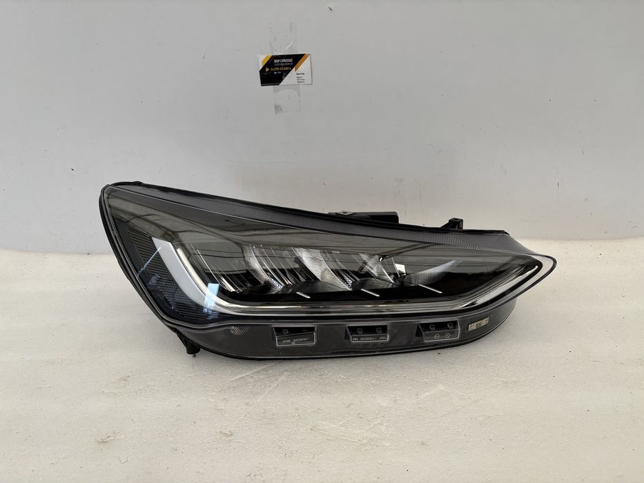 Ford Focus MK4 IV 4 lift lampa prawy przód prawa przednia Full Led