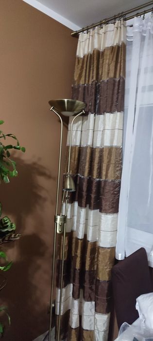 Zasłona w kolorze fioletu różu oraz turkusu