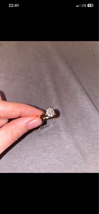 Pierscionek zareczynowy z diamentem apart