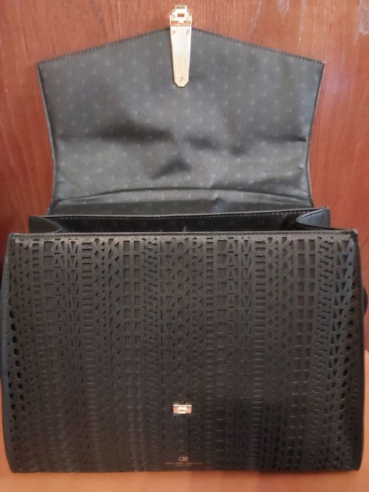 Mala clássica preta