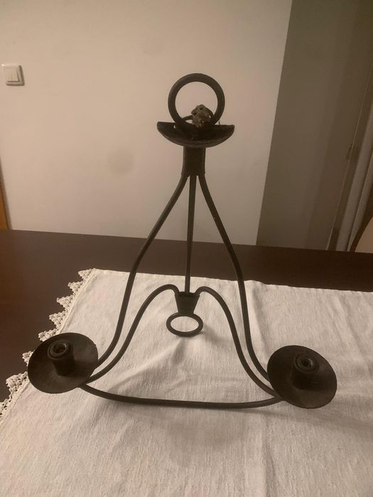 Candeeiro de ferro fundido preto