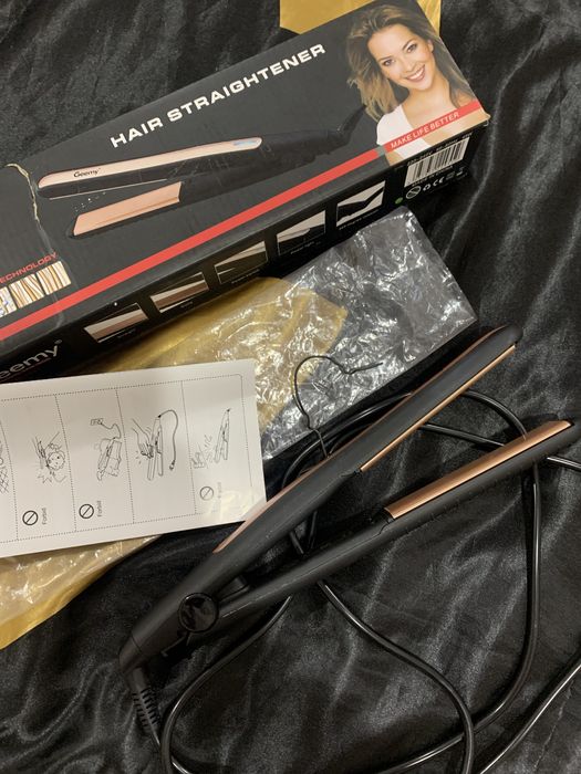 Вирівнювач для волосся Geemy.