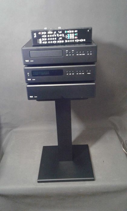 T+A 800 M, audiofilski zestaw ,pilot,stolik