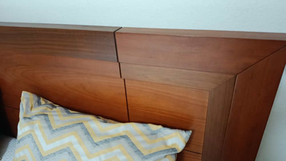 1 Cama de Casal + 1 estrado +  2 mesinhas de cabeceira