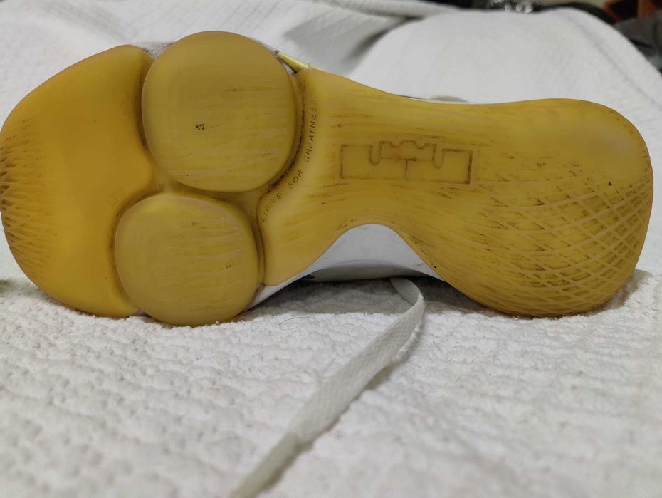 Sapatilhas Nike tam. 42.5 em muito bom estado.