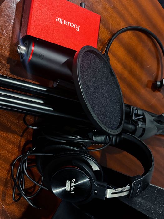 Conjunto Scarlet Focusrite Studio